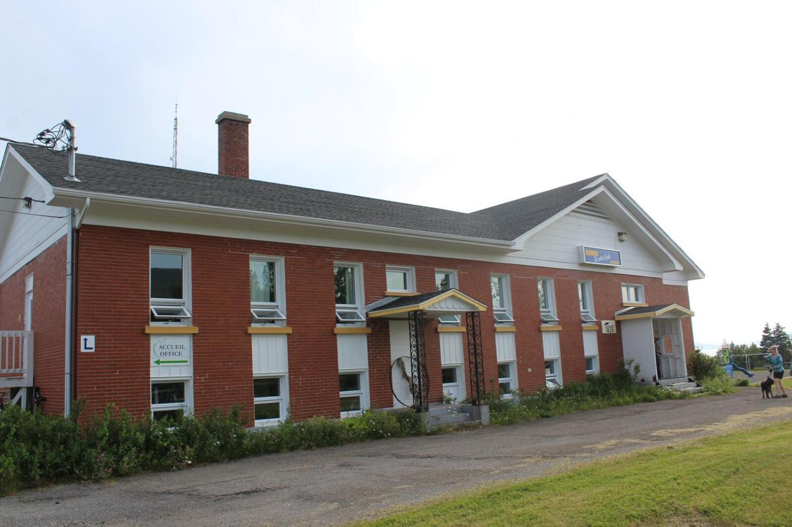 Auberge La Petite Ecole De Forillon Gaspe Exterior photo